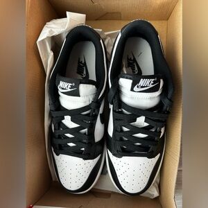 Nike Men’s Black and White Low-Top Sneakers